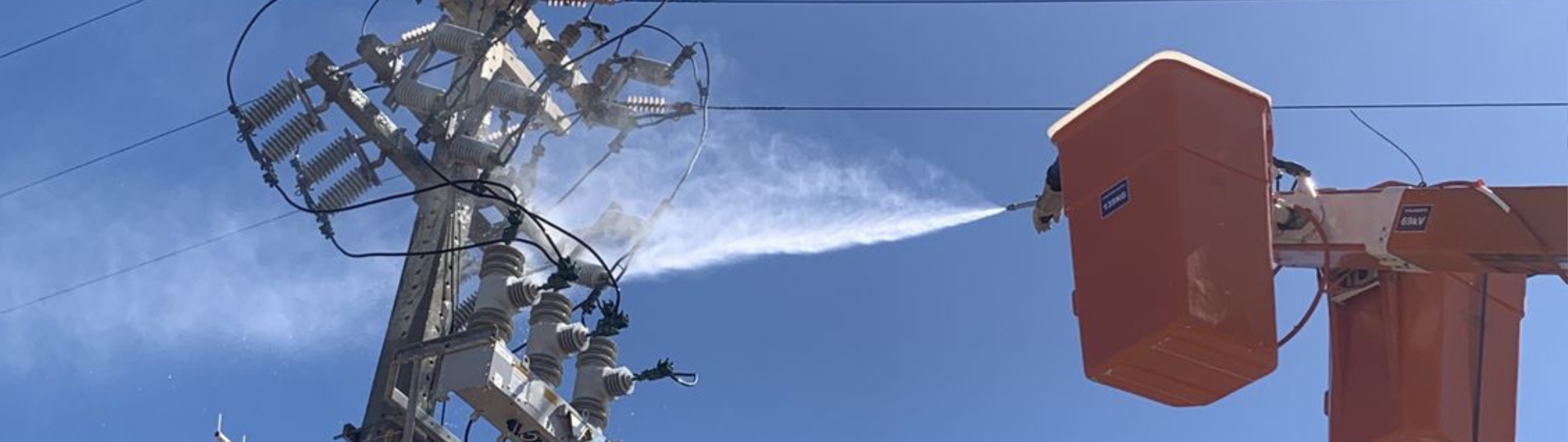 Lavagem da rede elétrica avança em municípios litorâneos do Oeste e Costa Branca